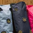 Heinäkassi Slowfeed 8 cm aukoilla Hansbo Sport HS - Hevosen ruokinta-astiat ja ämpärit - 7320276036194 - 3